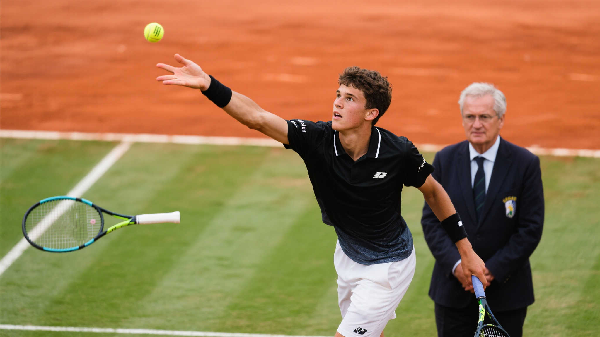 阿尔卡拉斯夺得女王杯网球赛男单桂冠 阿尔卡拉斯夺得女王杯网球赛男单桂冠